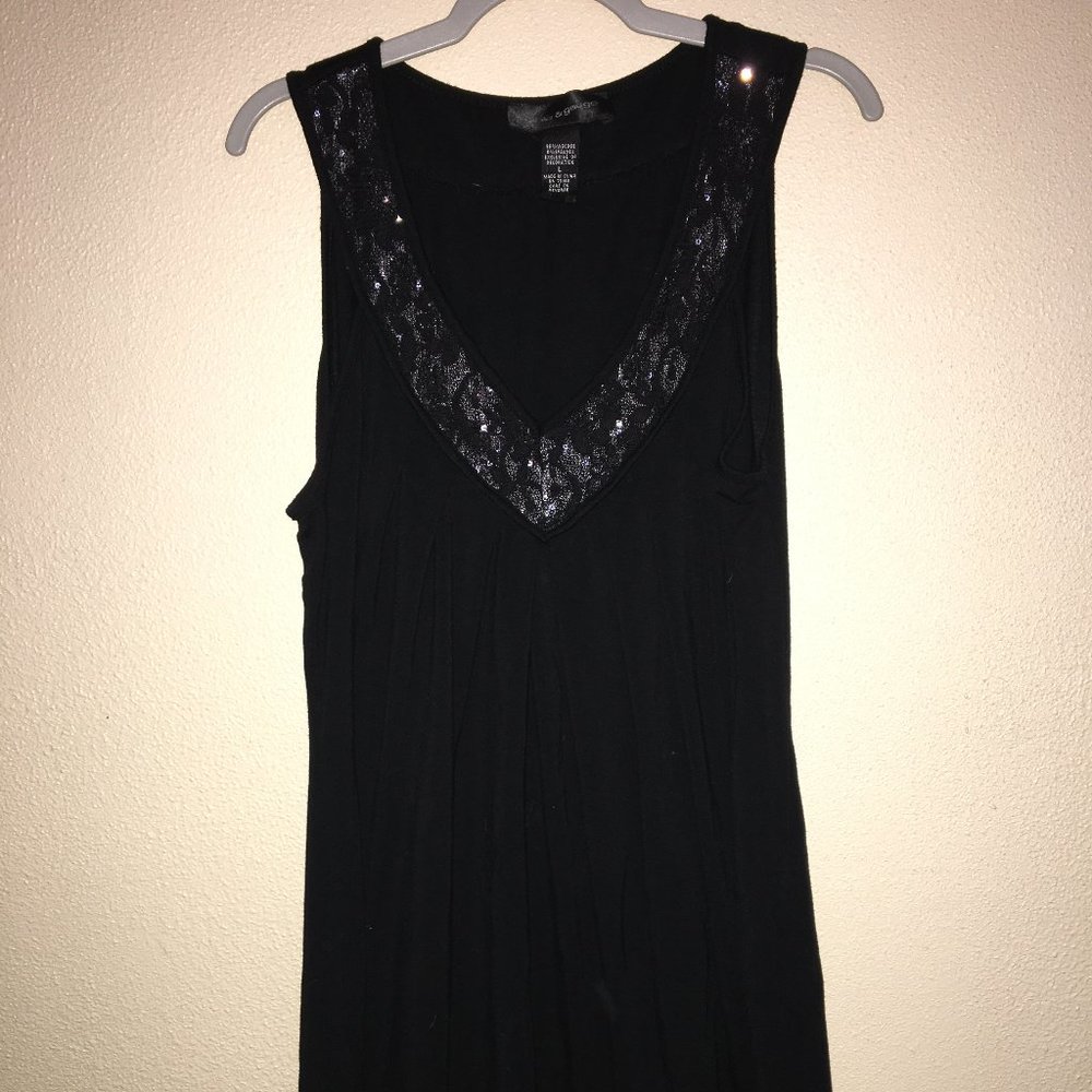 Cable & gauge v-neck top